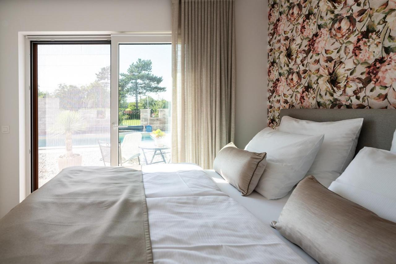Apartments Kras 24 With Pool Sežana エクステリア 写真