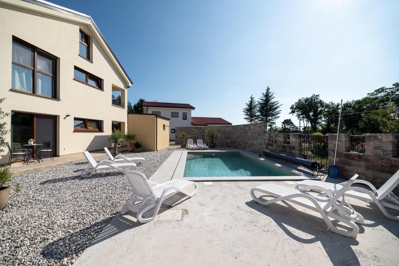 Apartments Kras 24 With Pool Sežana エクステリア 写真