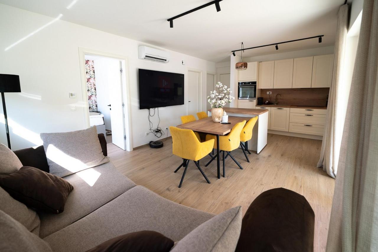 Apartments Kras 24 With Pool Sežana エクステリア 写真