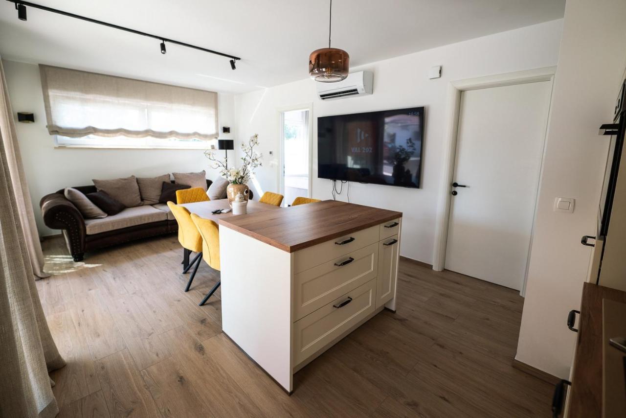 Apartments Kras 24 With Pool Sežana エクステリア 写真