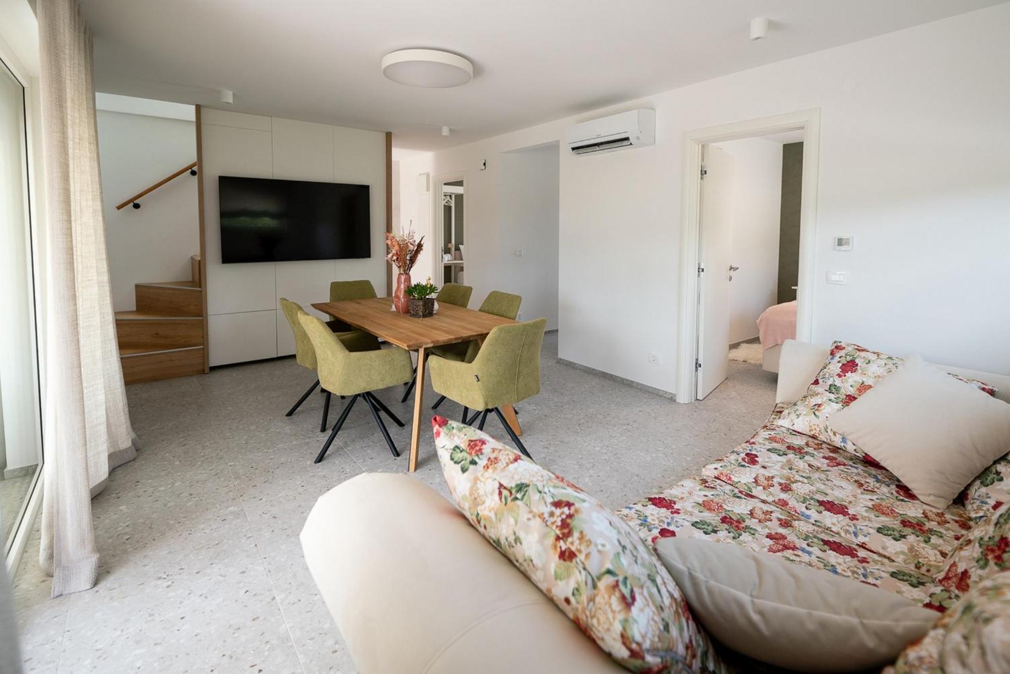 Apartments Kras 24 With Pool Sežana エクステリア 写真